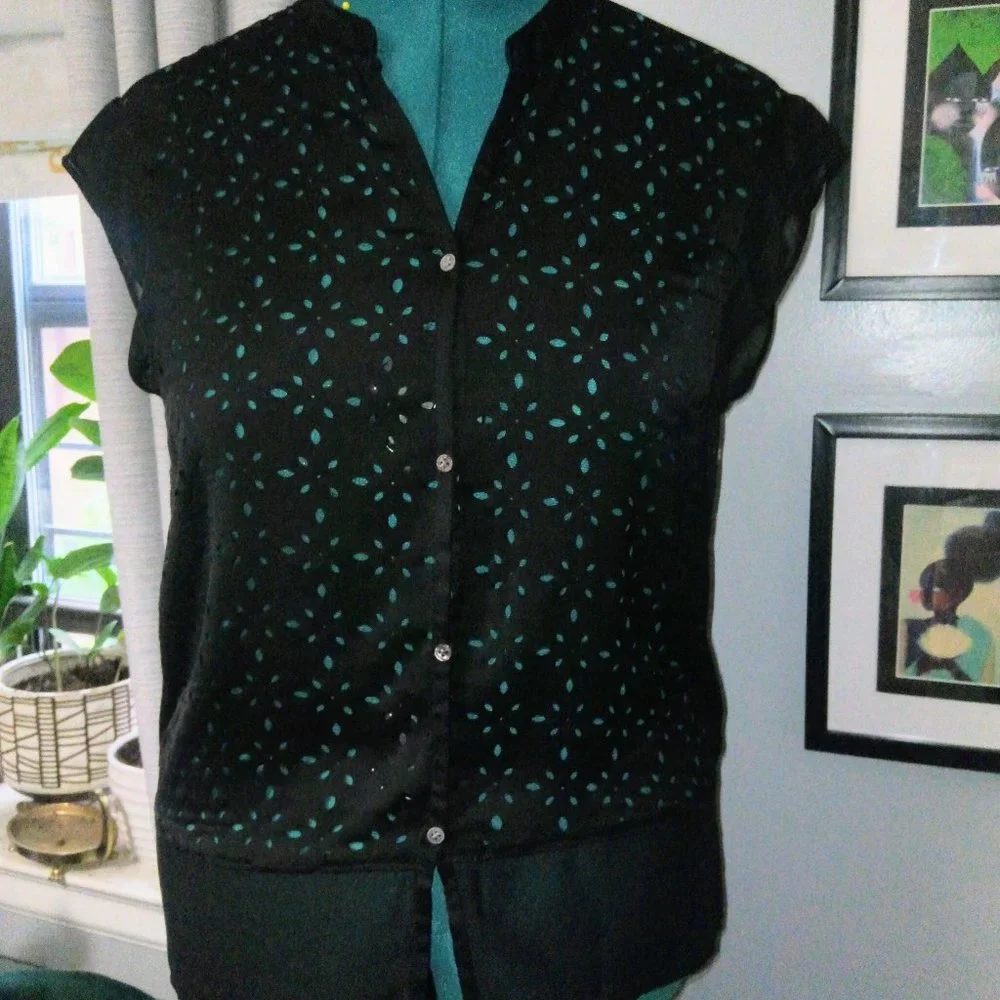 Vince Camuto Short-Sleeved Cutout Detail Blouse Sz S - Picture 15 of 15